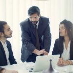 ¿Cómo identificar riesgos y oportunidades relacionados con las partes interesadas?